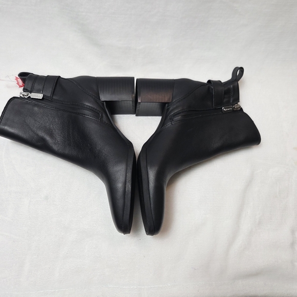 Blondo Gemma Black Leather Waterproof Ankle Booties - Picture 4 of 8